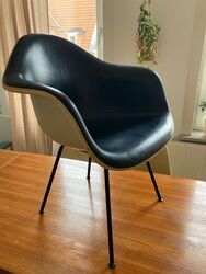 herman miller eames arm chair fiberglas