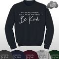 In a World Where You Can Be Anything BE KIND Sweatshirt psychische Gesundheit