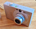Canon IXUS 70 7.1MP Digitalkamera - Silber/Mit Extras 