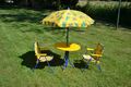 Kindersitzgruppe Garten gelb Sonnenschirm Tisch 2 Stühle