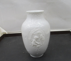 Tettau Atelier Vase Porzellan Weiß Engeldekor Bisquit Weiß