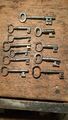 11x Antik und Vintage Schlüssel Skelettschlüssel Schrank und Boxschlüssel gereinigt