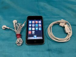 Apple iPod Touch 2nd Generation Silver Black (8GB) A1288