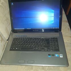 Medion akoya P7612 17,3"Notebook  500 GB HDD-4GB RAM -Win.10