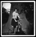 1936 - Hübsches Mädchen im schwarzen Rock mit Roller - 1930er - Foto 6x6cm