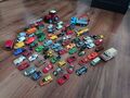 60x Spielzeugautos, u.a. Matchbox, Lkw, Trecker, Armeefahrzeuge Konvolut 