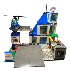 LEGO® City Polizeistation mit Helikopter und Minifiguren 60316 Hubschrauber