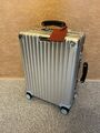 Rimowa Cabin S Classic Flight JU 52 Kabinenkoffer Handgepäck vor LVMH 55x40x20cm