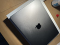 Apple MacBook Pro 14 Zoll (512GB SSD, M1 Pro, 16GB) Laptop - Space Grau -...