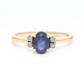 Ring in 18 kt Gelbgold mit einem Saphir und Brillanten