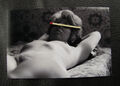 Erotik Schnappschuss Frau Busen Nackt im Bett Fotografie einer Frau .
