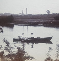 Viktorianische Frau rudert Mann im Boot Foto 1896 auf dem Fluss