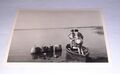 Frauen stehen im Boot Badeanzug See Ausflug Bademode Vintage Foto 1950er 1960er