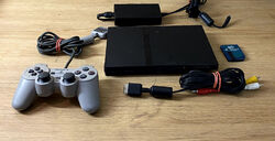 Sony PlayStation 2 Slim schwarz (PAL), SCPH-70004 + Zubehörpaket