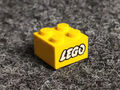 Lego 1 x 3003pb001 gelb bedruckt LEGO Logo 2 x 2 Stein - Vintage alt