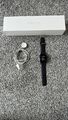 Apple Watch Series 4 44mm Aluminiumgehäuse in Space Grau mit Sport Loop in...