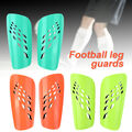 Fußball-Schienbeinschoner mit verstellbaren Riemen und harter Beinschutzschale
