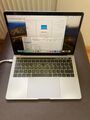 MacBook Pro - 2019 - 13" Touchbar  2,4GHZ i5 - 8 GB RAM  256 GB SSD