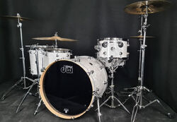 DW Performance Drumset White Marine Pearl ohne Snare USA / Batterie Schlagzeug22x18" BD, 12x8" TT, 14x14" FT , 16" x 16"