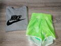 T Shirt und Shorts von Nike, Gr: S/M, grau, grün