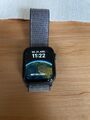 Apple Watch Series 4 44mm Aluminiumgehäuse in Space Grau mit Sport Loop in...