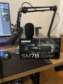 Shure SM7B Mikrofon schwarz + Gelenkarm Rode PSA1 