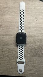 Apple Watch Series 6 Nike 44mm Aluminiumgehäuse mit Pure Platinum/Schwarz...