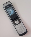 Nokia 2720 Flip Fold in schwarz mit kleinen Scharnierschäden