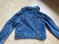 Kinder Jeansjacke mit Nieten, coole Jacke mit Stern Gr 122, sehr guter Zustand