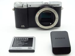 Samsung NX3000 Digitalkamera 20.3 MP Full HD  schwarz -Vom Händler-