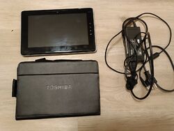 Toshiba Folio 100 + Ladegerät+ Tasche 