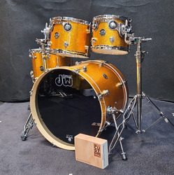 DW Performance Drumset Gold Sparkle ohne Snare USA / Batterie Schlagzeug Drums20x16" BD, 10x8" TT, 12x9" FT , 14" x 12" Zoll