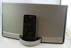 BOSE - SoundDock Digital Music System + iPhone 4S