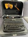 Schreibmaschine von Rheinmetall mit Koffer  und Schlüssel; einwandfreier Zustand