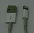 Original Apple MD818ZM/A 1m USB Lightning Ladekabel iPod / Iphone / Ipad