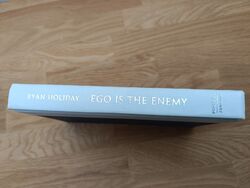 Buch "Ego Is the Enemy" Ryan Holiday in englisch