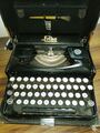 ERIKA Modell 5 Schreibmaschine Reiseschreibmaschine Naumann  mit Koffer