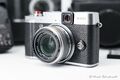 Fujifilm Fuji Finepix X20 Silber Digitalkamera Zubehörpaket mit Ledertasche