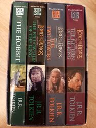 4 Bücher im Schuber/the hobbit and 3 x "the lord of the rings" / j r r tolkien 