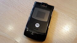 Motorola / Lenovo Klapphandy RAZR V3 mit Farbwahl >>> 3 Jahre Gewähr