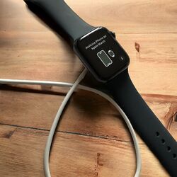 Apple WATCH Nike Series 6 44mm GPS Aluminiumgehäuse guter Gebrauchter Zustand