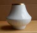 Sehr schöne Vase Zeh Scherzer Bavaria weiß mit Goldrand 7 mm gerillt H 12,4 cm