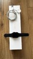 Apple Watch Series 5 40mm Space Grau Aluminiumgehäuse mit Schwarz Sportarmband -