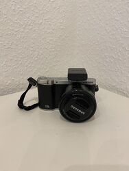 Samsung NX NX3000 20.3MP Digitalkamera - Schwarz (Kit mit AF 16-50mm Objektiv)