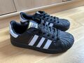 Adidas Superstar Schuhe Gr. 41 UK7,5