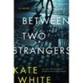 Between Two Strangers - Kate White, Kartoniert (TB)
